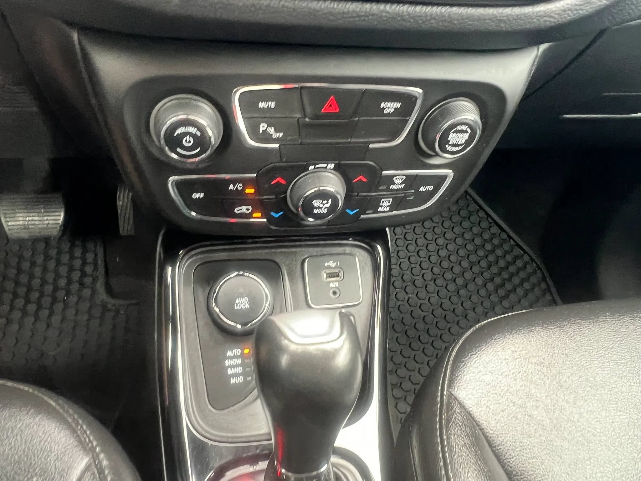 Used 2020 Jeep Compass Latitude AWD/4WD image 24