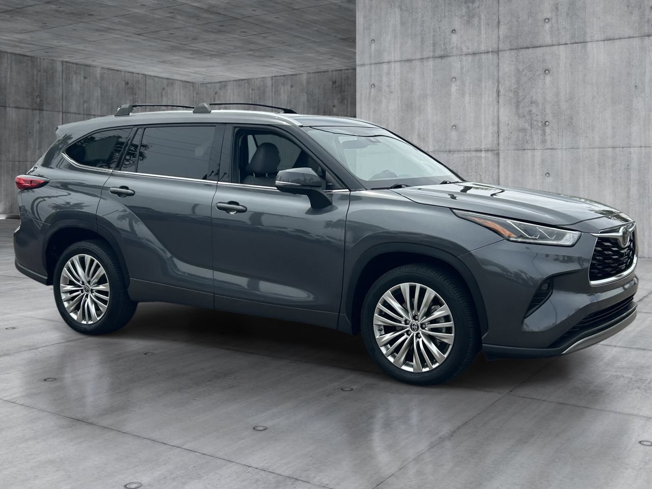 Used 2023 Toyota Highlander Platinum FWD image 7