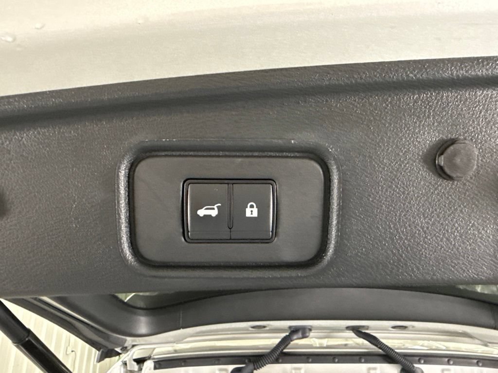 Used 2025 Nissan Pathfinder SL w/ Black Appearance Package FWD image 30