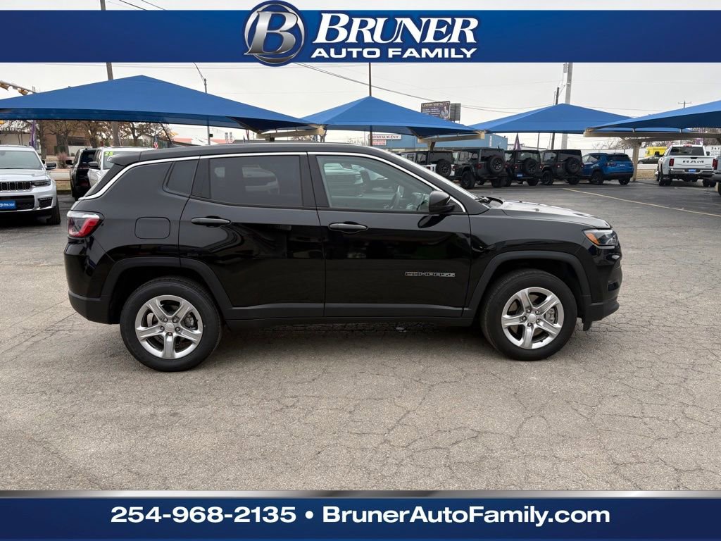 Used 2024 Jeep Compass Sport image 4