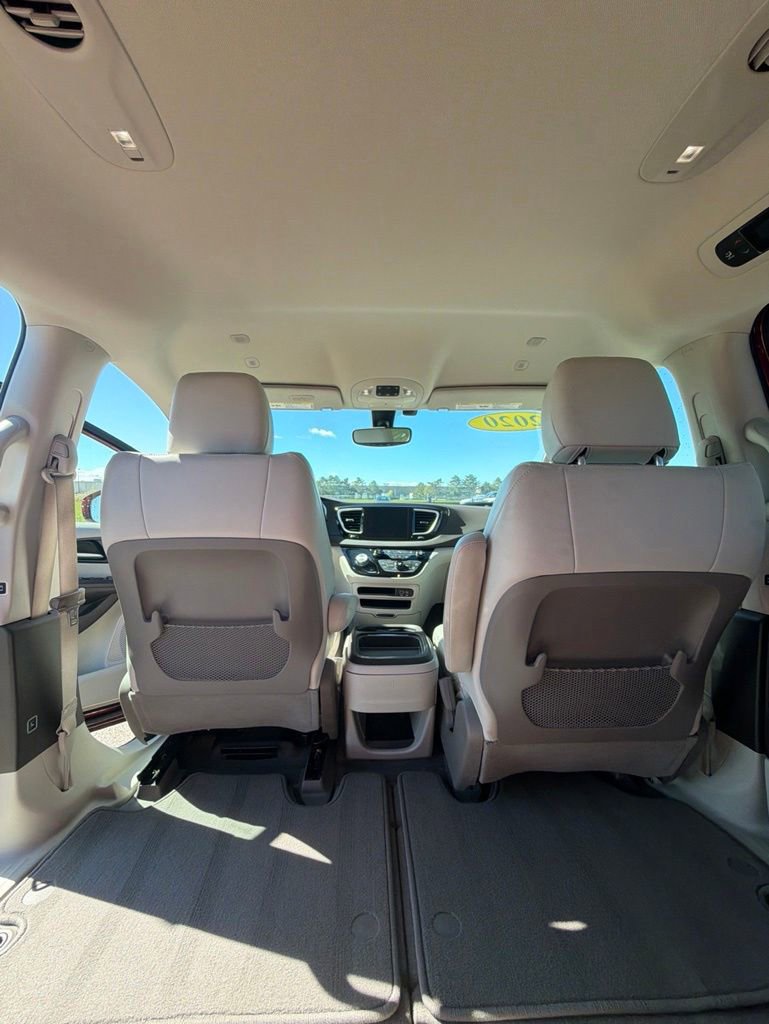 Used 2020 Chrysler Pacifica Touring-L FWD image 12