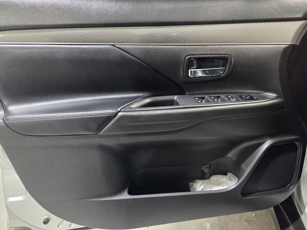 Used 2020 Mitsubishi Outlander SEL image 11