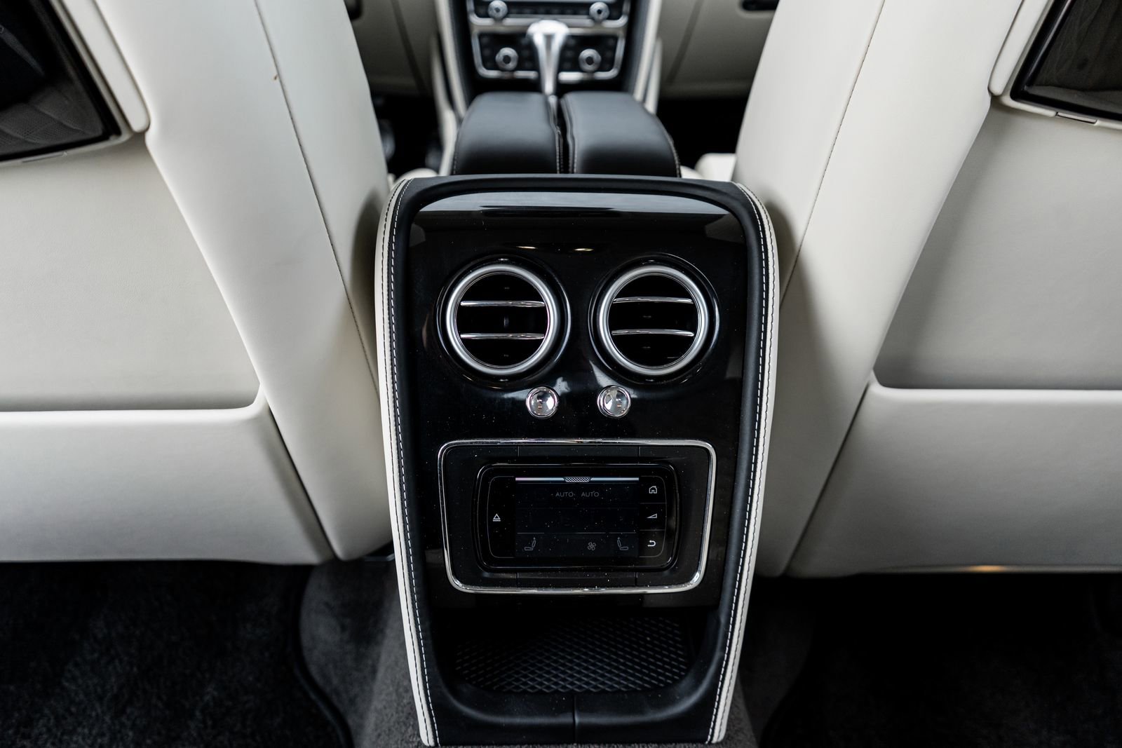 Used 2018 Bentley Flying Spur V8 image 35