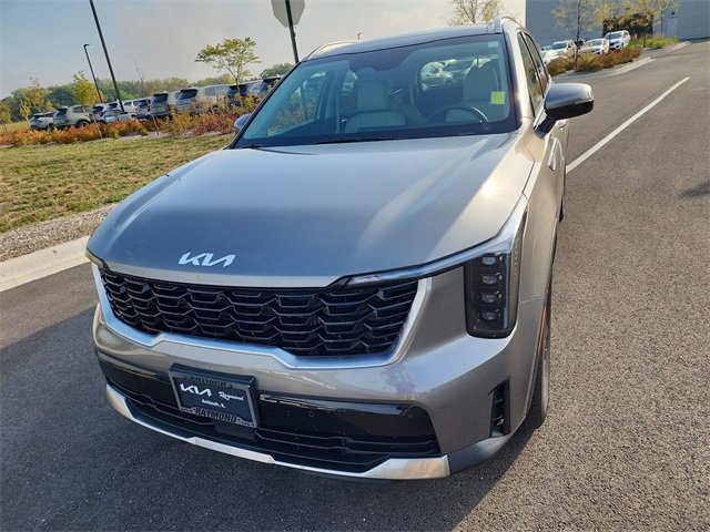 Used 2025 Kia Sorento EX w/ EX Panoramic Sunroof Package image 4