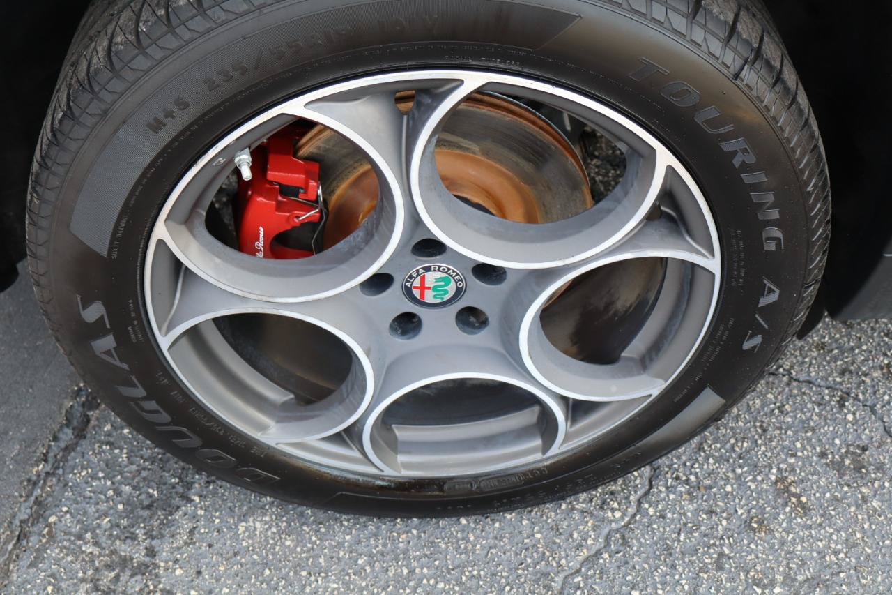 Used 2018 Alfa Romeo Stelvio AWD image 26