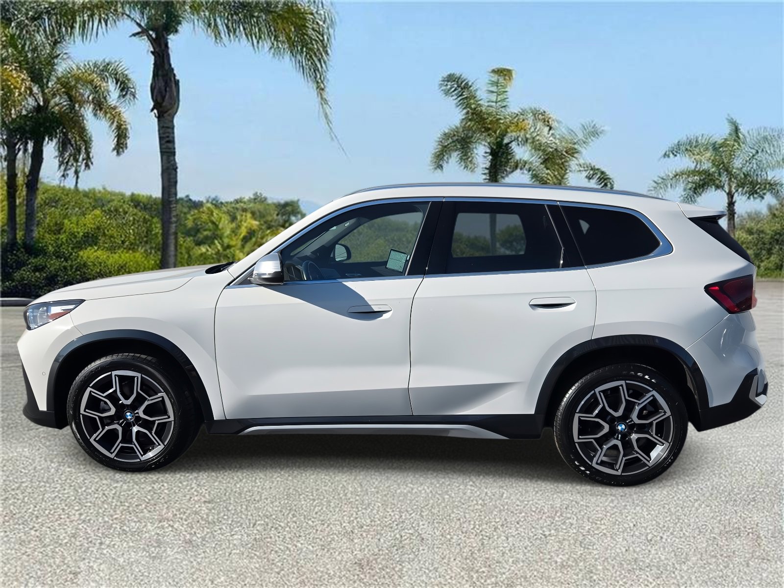 Used 2024 BMW X1 xDrive28i w/ Convenience Package AWD/4WD image 2