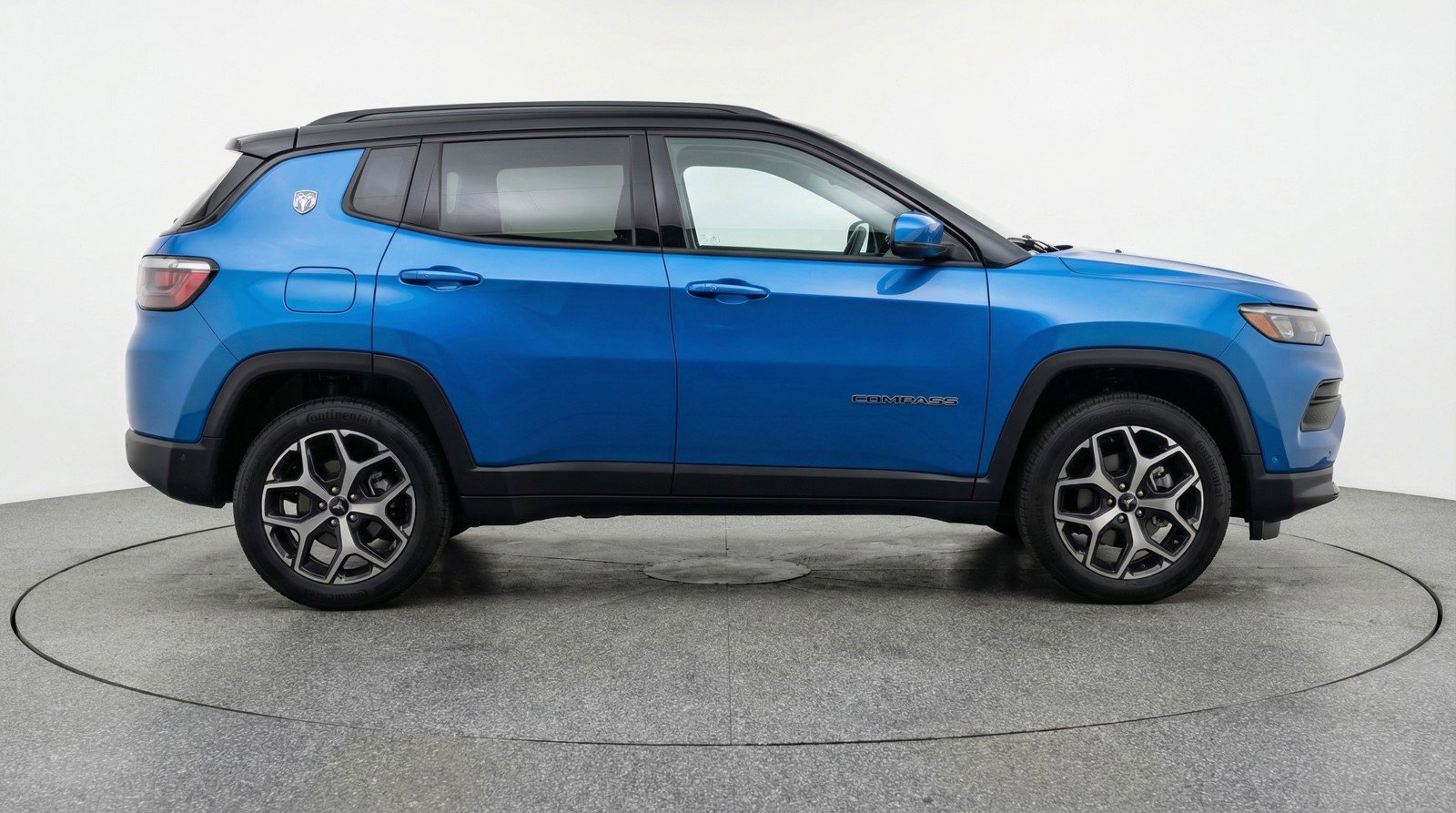 Used 2025 Jeep Compass Limited image 11