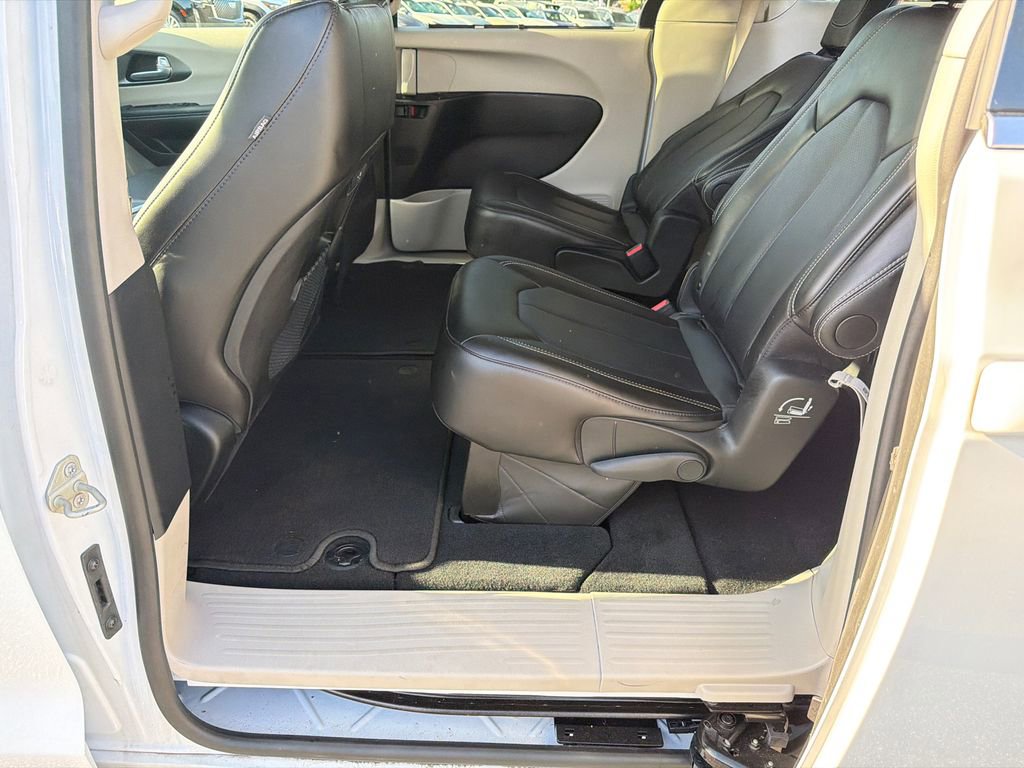Used 2024 Chrysler Pacifica Touring-L FWD image 20