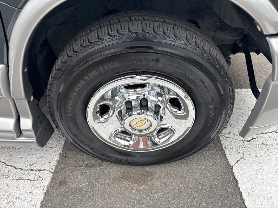 Used 2014 Chevrolet Express 2500 Extended RWD image 12