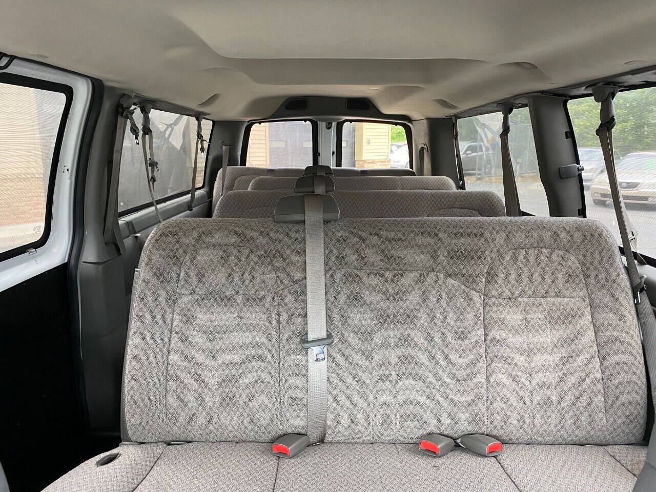 Used 2008 Chevrolet Express 3500 Extended Passenger w/ LT Preferred Equipment Group RWD image 19