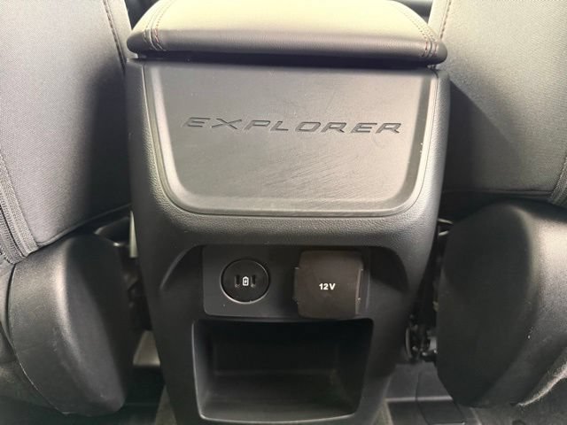 Used 2025 Ford Explorer Active AWD/4WD image 30
