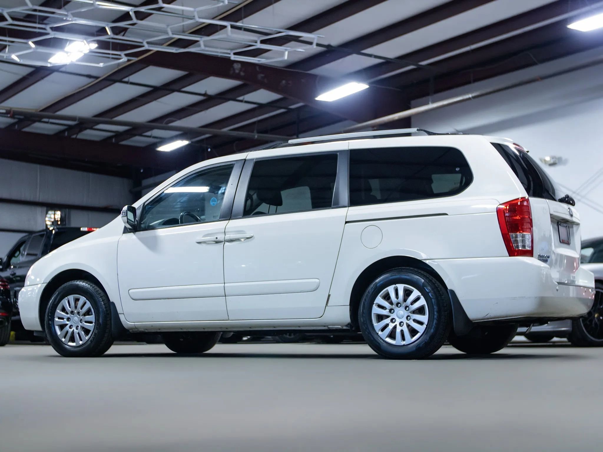 Used 2014 Kia Sedona LX image 11