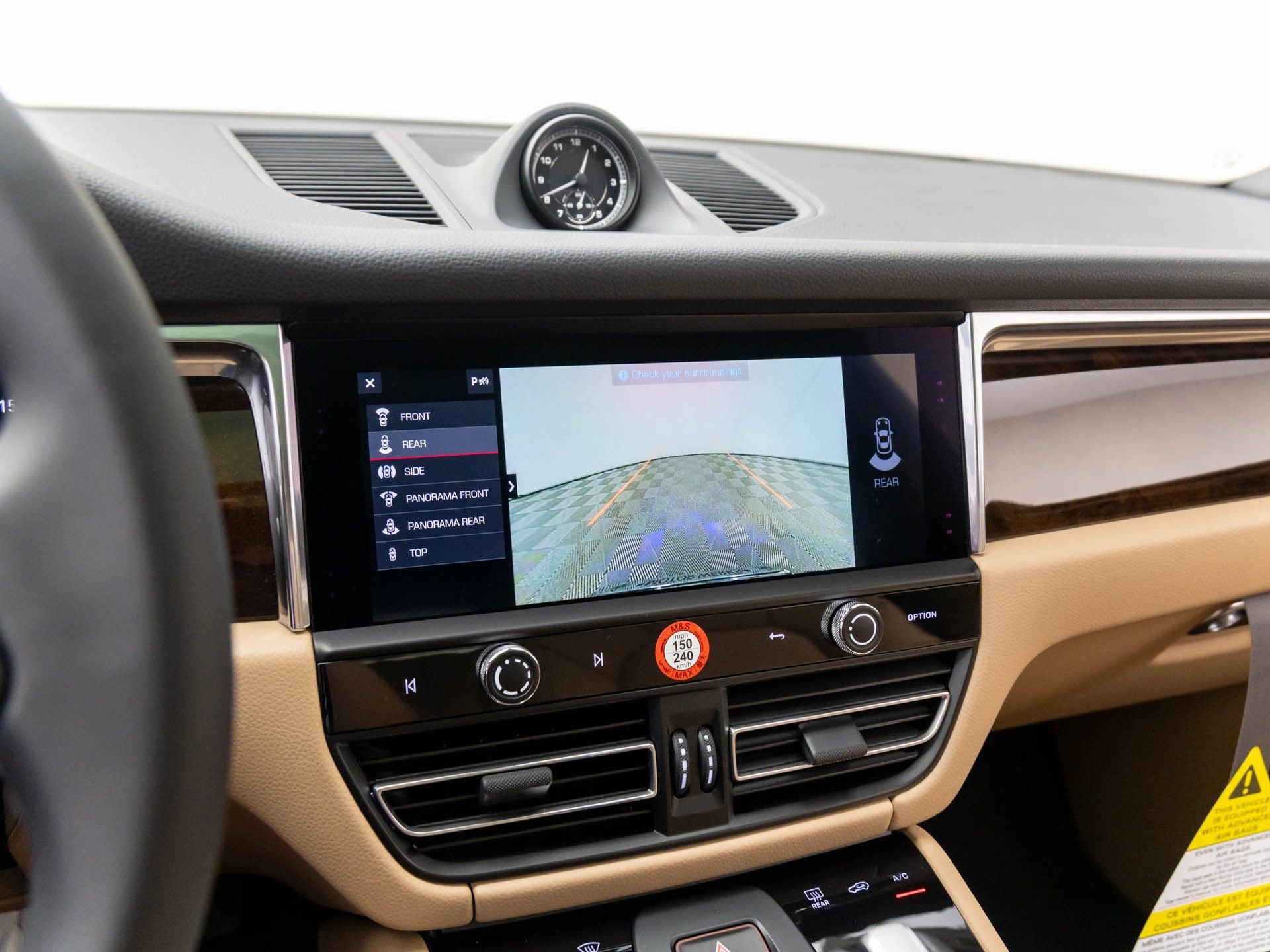 Certified 2025 Porsche Macan image 24