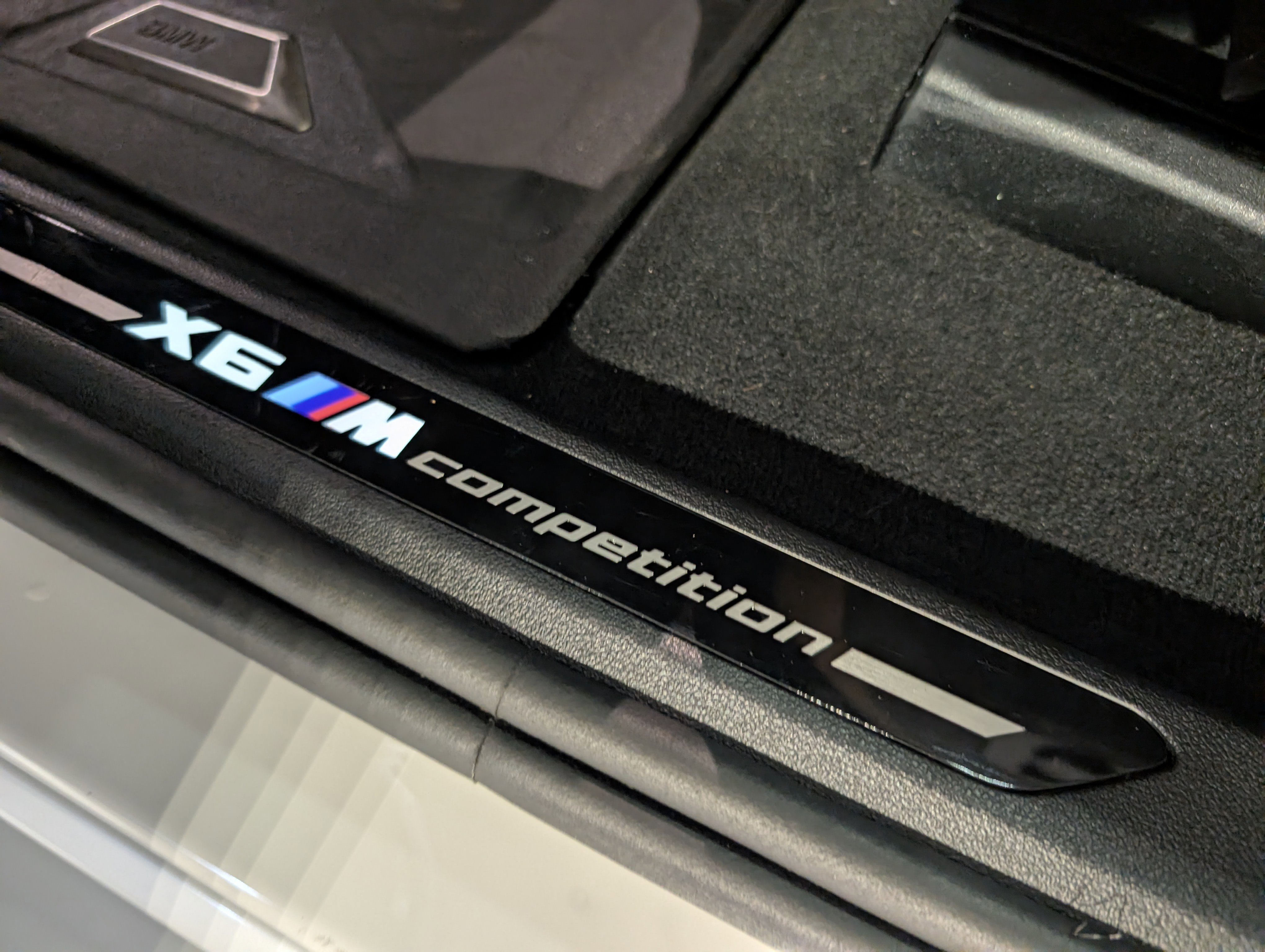 Used 2024 BMW X6 M Competition w/ Executive Package image 19