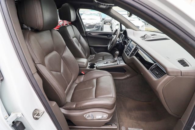 Used 2018 Porsche Macan AWD/4WD image 36