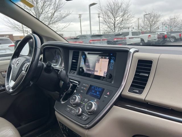 Used 2016 Toyota Sienna XLE image 33