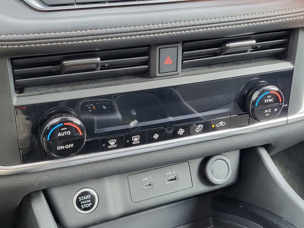 Used 2023 Nissan Rogue SV image 17