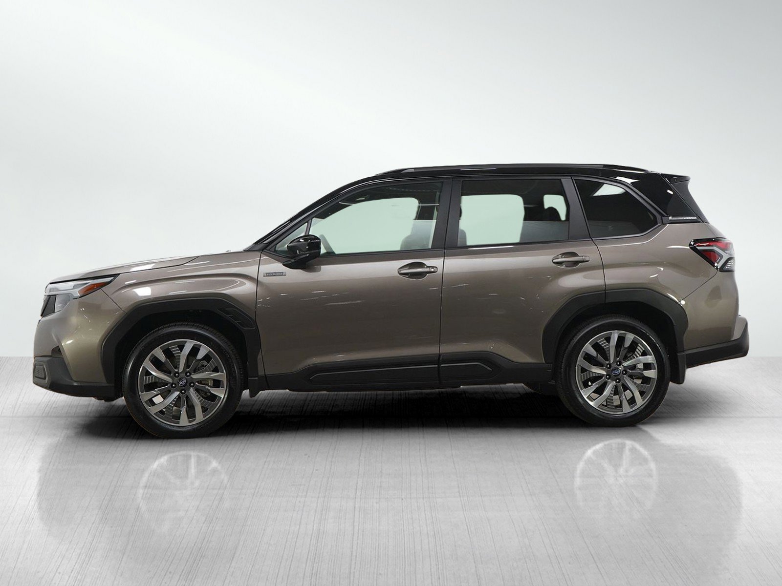 Used 2025 Subaru Forester Touring w/ Touring Package AWD/4WD image 2