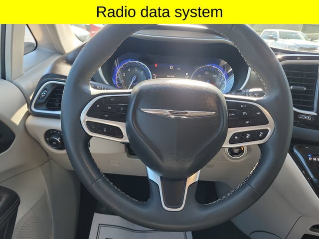 Certified 2024 Chrysler Pacifica Touring-L FWD image 10