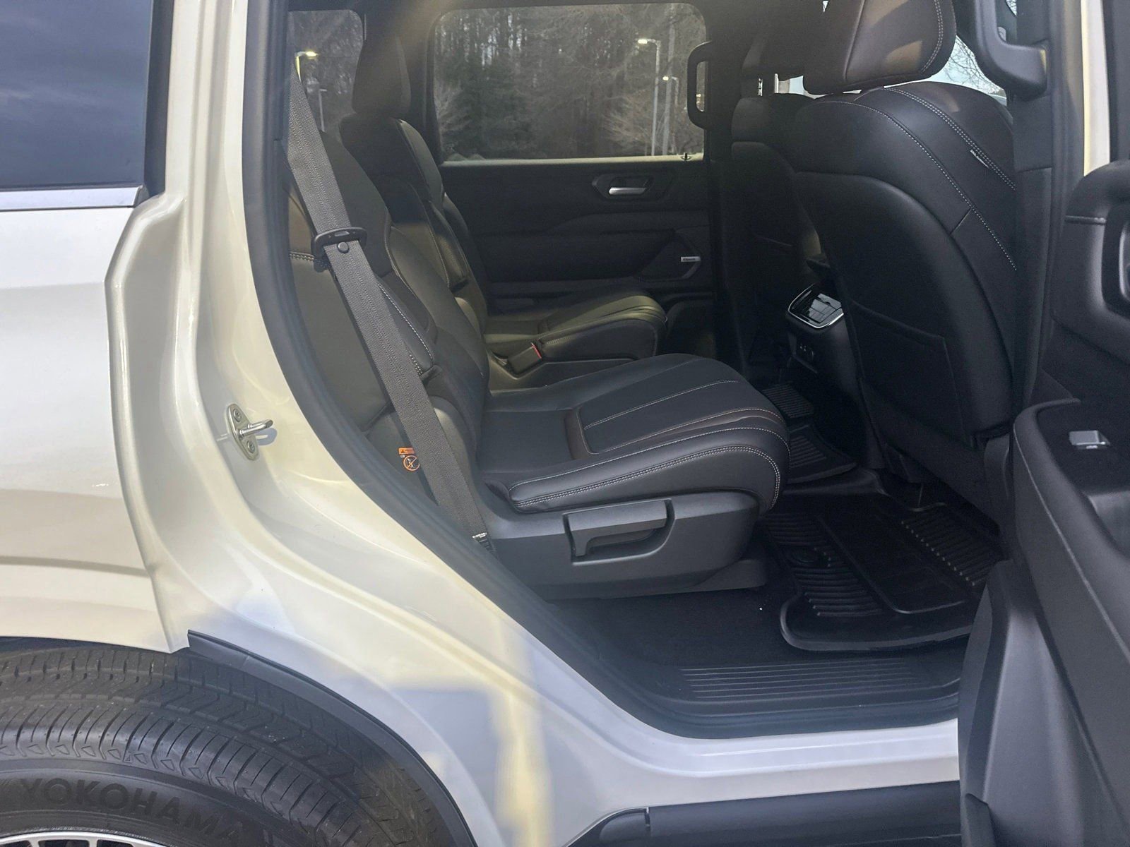 New 2026 Nissan Armada SL w/ Captain's Chari Seat Package image 15