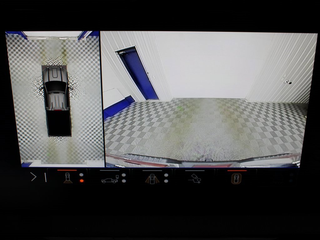 Used 2024 GMC Sierra 2500 AT4 image 16