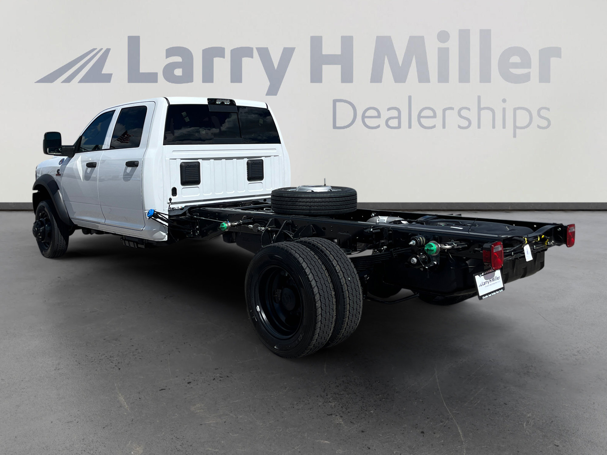 New 2026 RAM 5500 Tradesman AWD/4WD image 3