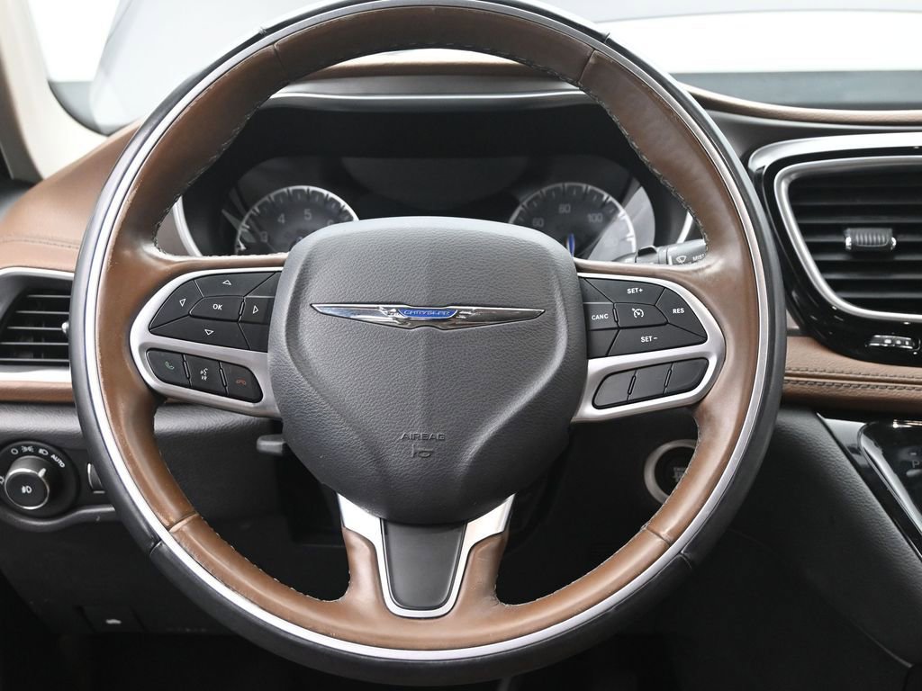 Used 2018 Chrysler Pacifica Limited image 28