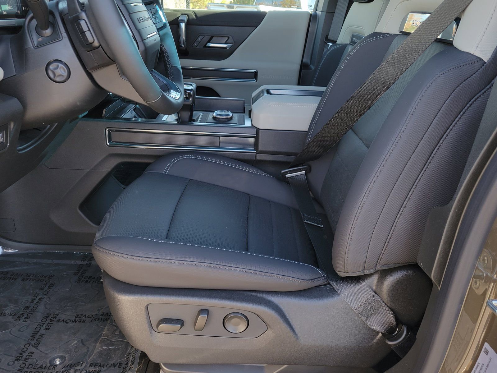 New 2026 GMC Hummer EV SUV w/ LPO, Dark Essentials Package image 6