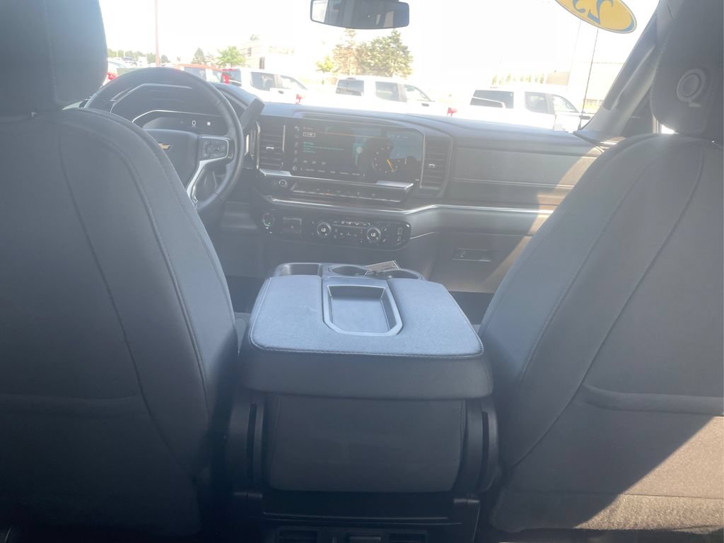 Used 2023 Chevrolet Silverado 1500 LT AWD/4WD image 18