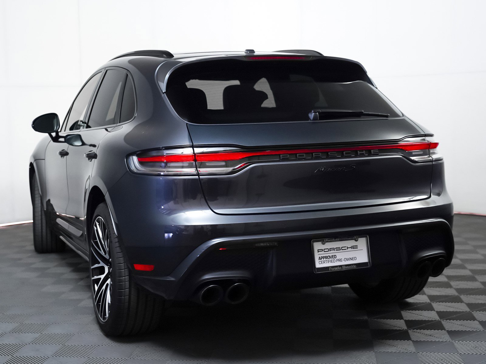 Certified 2025 Porsche Macan S image 3