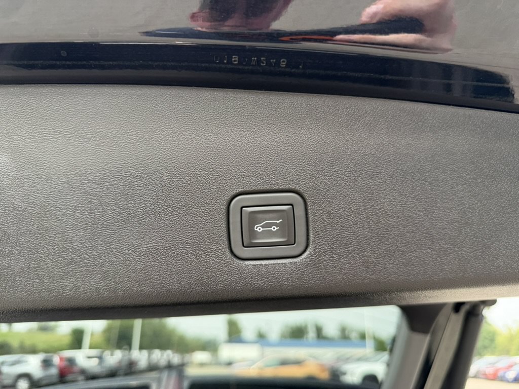 Certified 2025 Cadillac Optiq Luxury 2 w/ LPO, Floor Liner Package AWD/4WD image 14