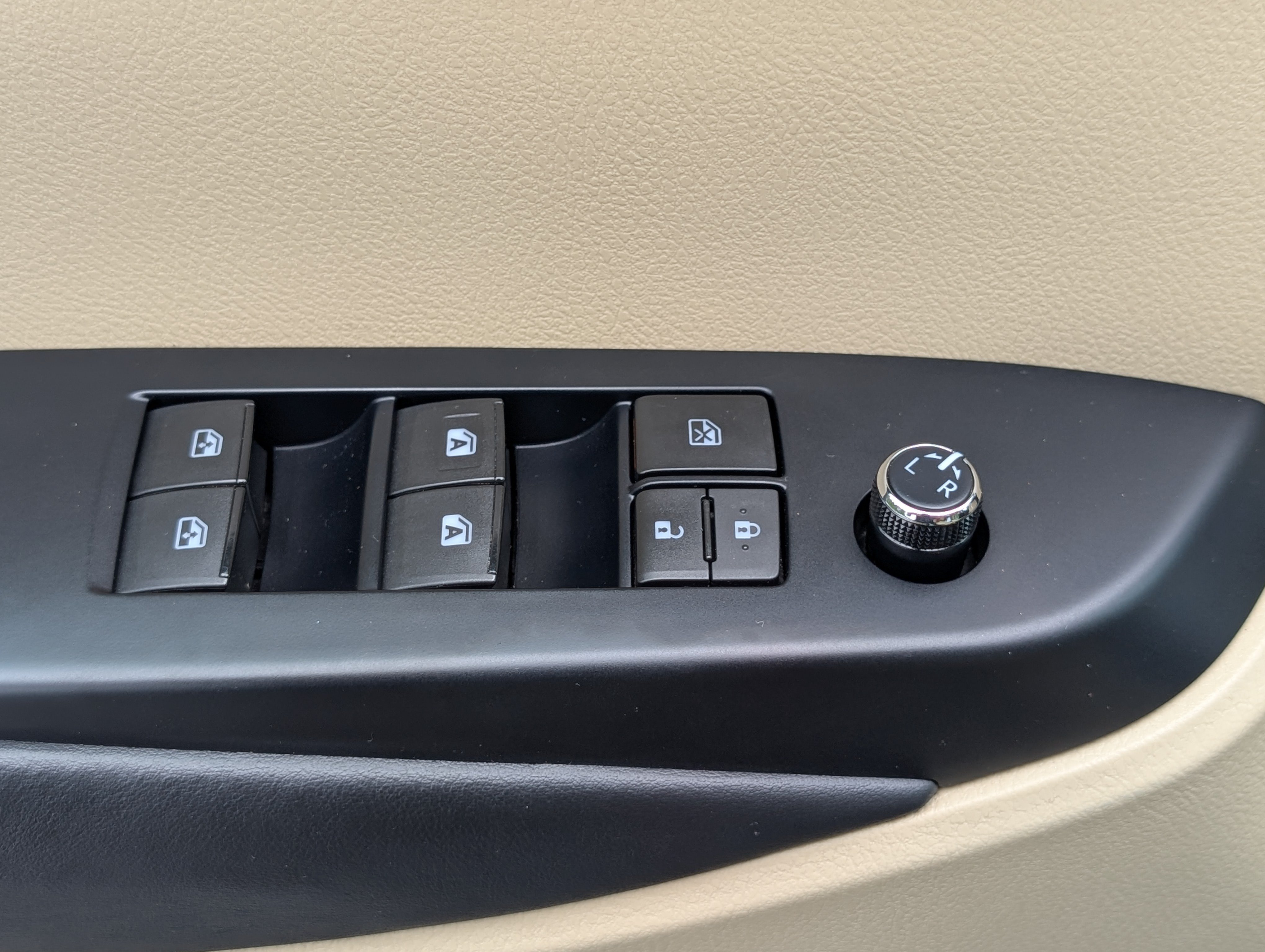 Used 2017 Toyota Highlander XLE AWD/4WD image 21