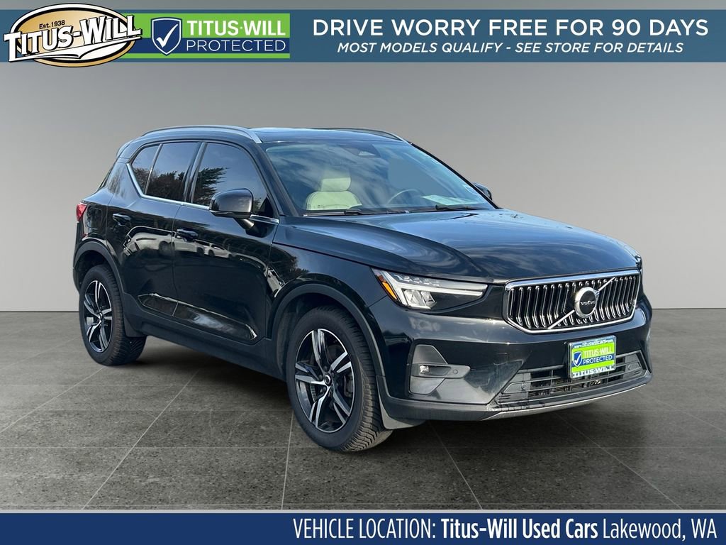 Used 2023 Volvo XC40 B5 Plus image 1