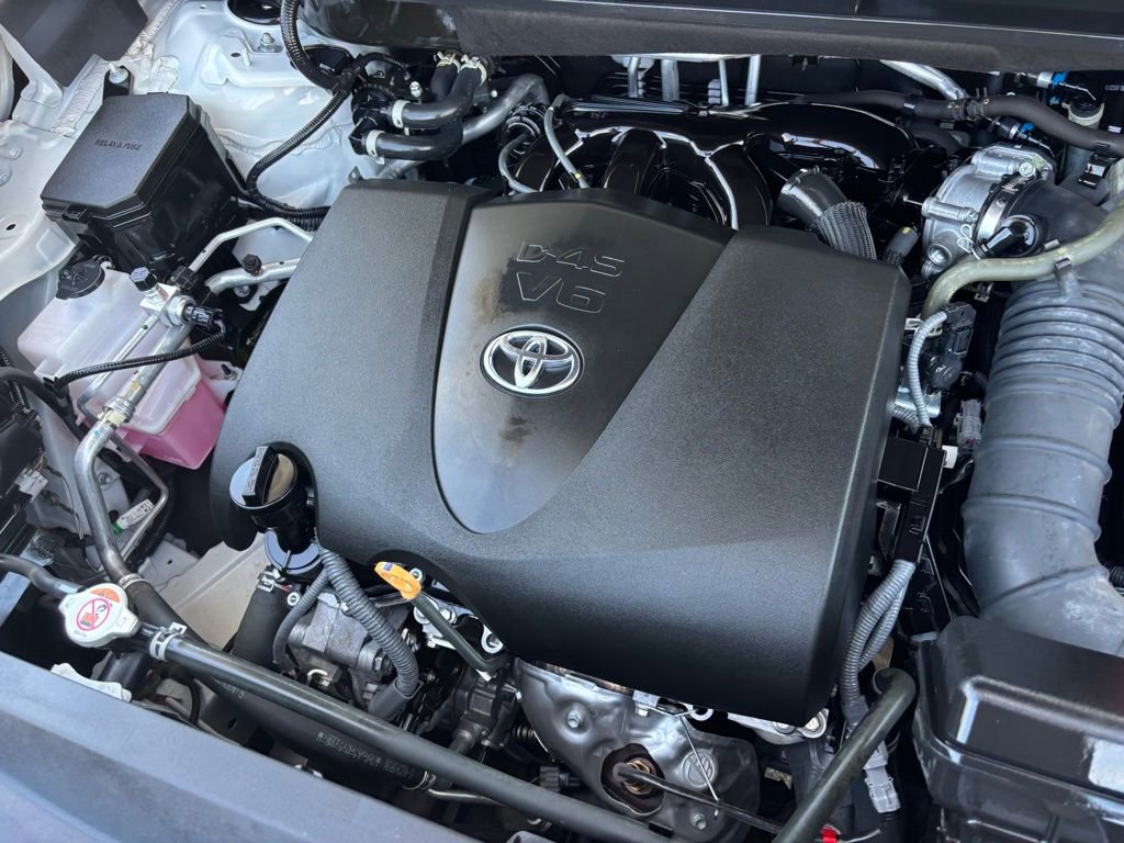 Used 2022 Toyota Highlander LE FWD image 30