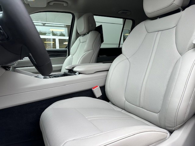 New 2024 Jeep Wagoneer L 4WD w/ Rear Seat Video Group 1 image 12