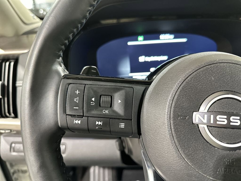 Used 2024 Nissan Pathfinder Platinum image 32