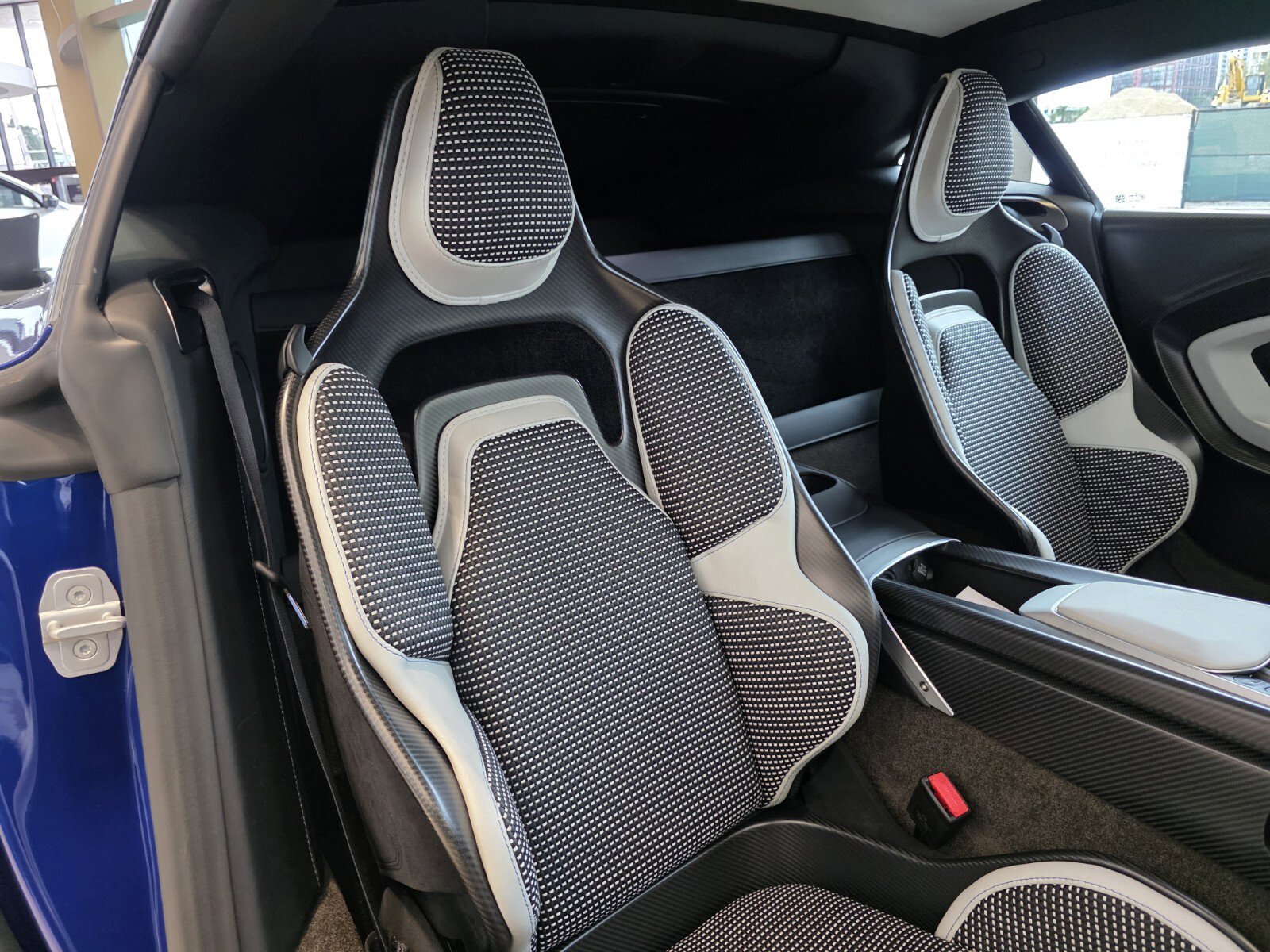 Used 2024 Aston Martin Valour Coupe image 18