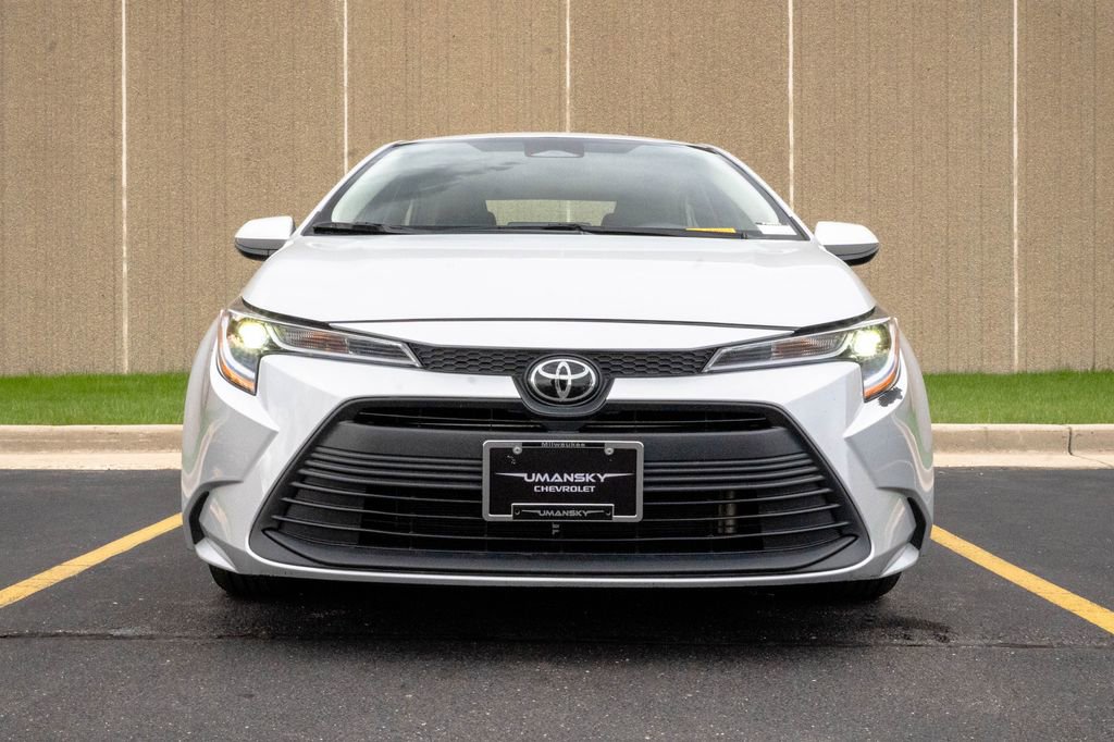 Used 2024 Toyota Corolla LE FWD image 3