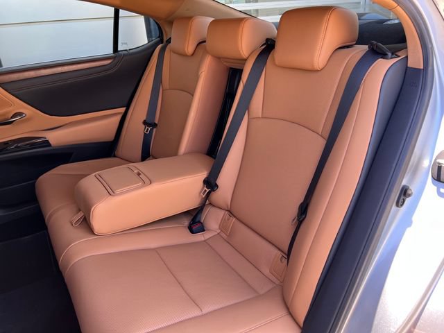Used 2025 Lexus ES 300h w/ Premium Package FWD image 40
