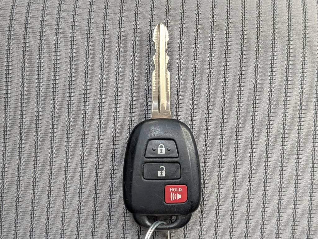 Used 2014 Toyota RAV4 XLE FWD image 31