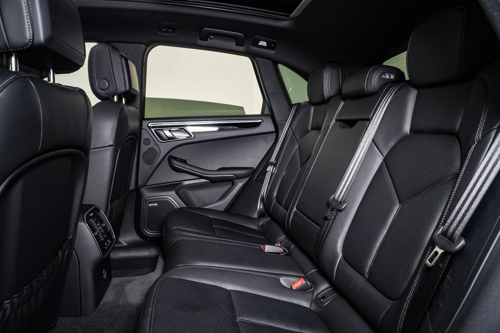 Certified 2026 Porsche Macan S AWD/4WD image 17