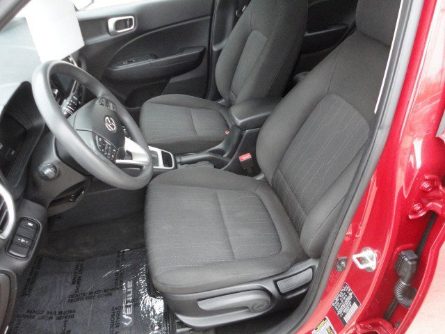 Used 2023 Hyundai Venue SE image 4