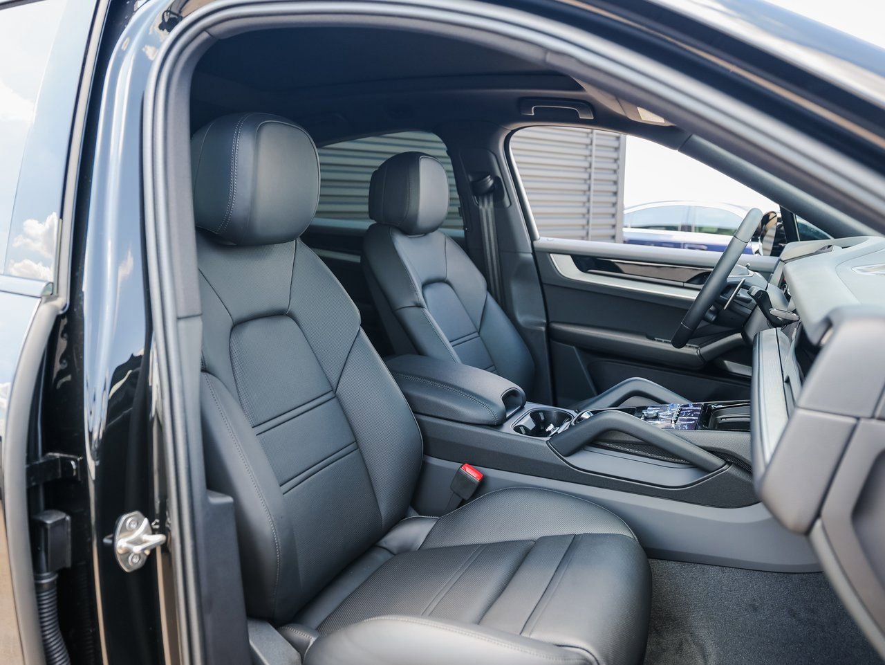 Certified 2026 Porsche Cayenne Coupe AWD/4WD image 28
