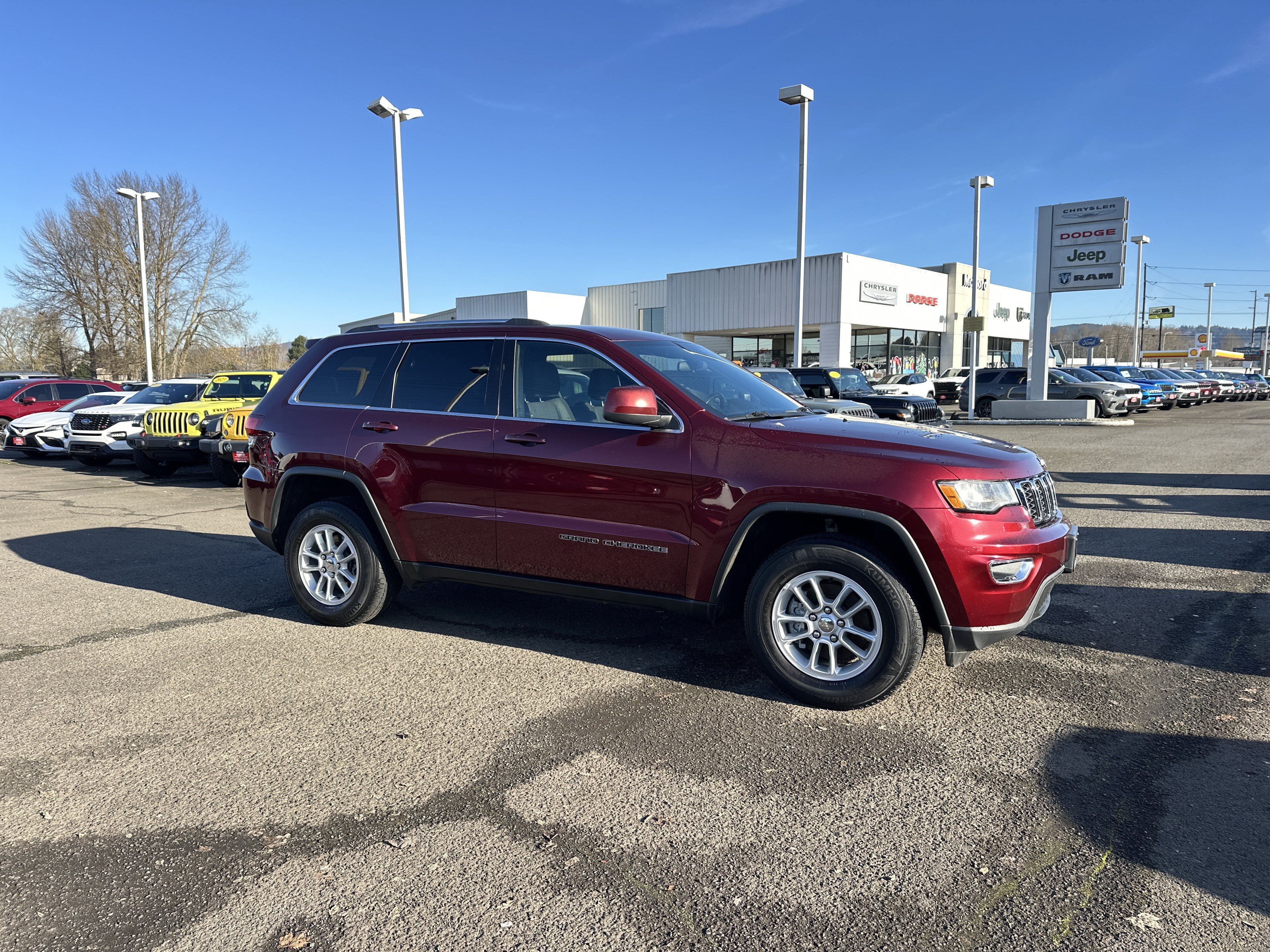 Used 2020 Jeep Grand Cherokee Laredo AWD/4WD image 7