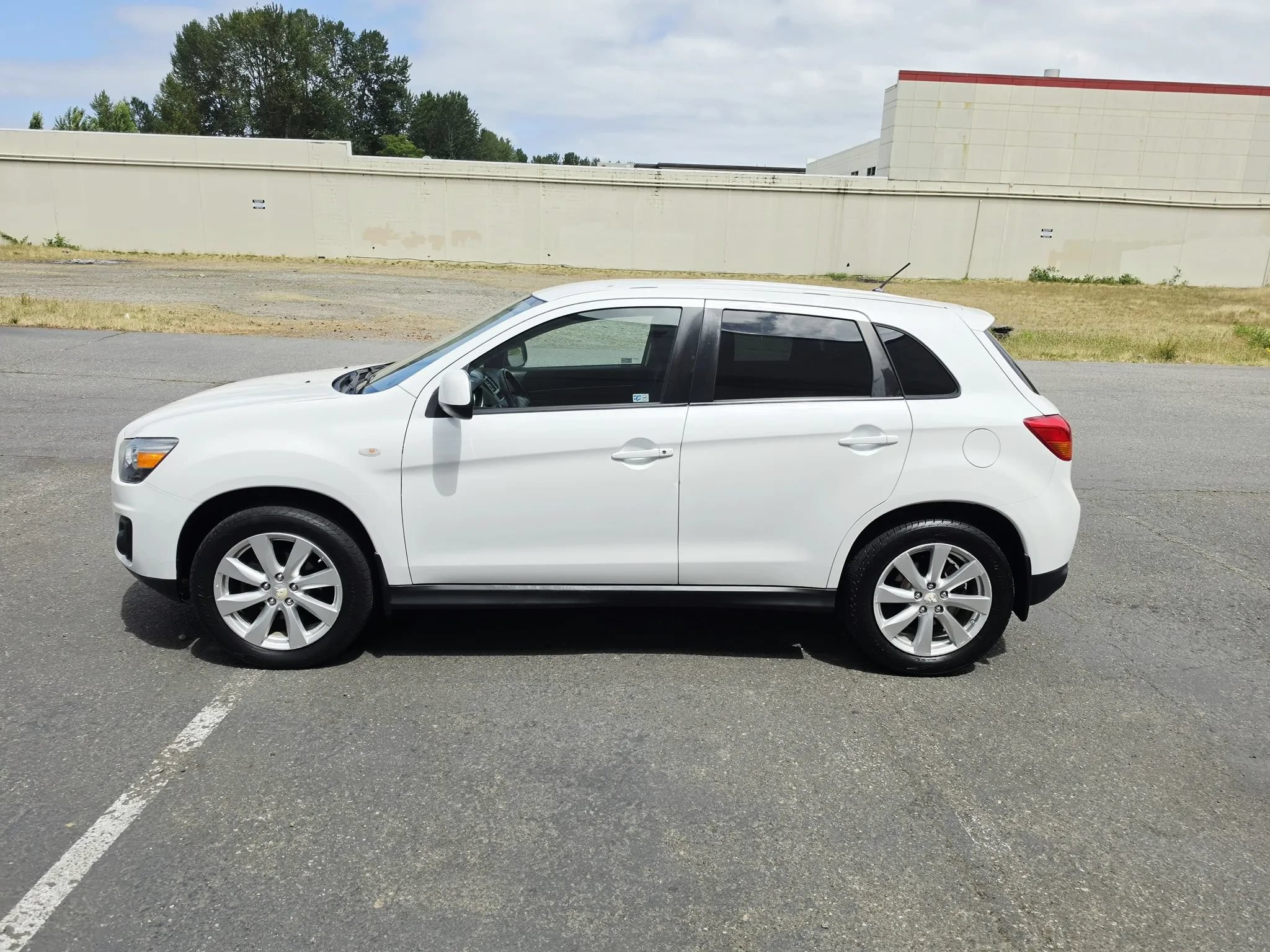 Used 2013 Mitsubishi Outlander Sport ES FWD image 2