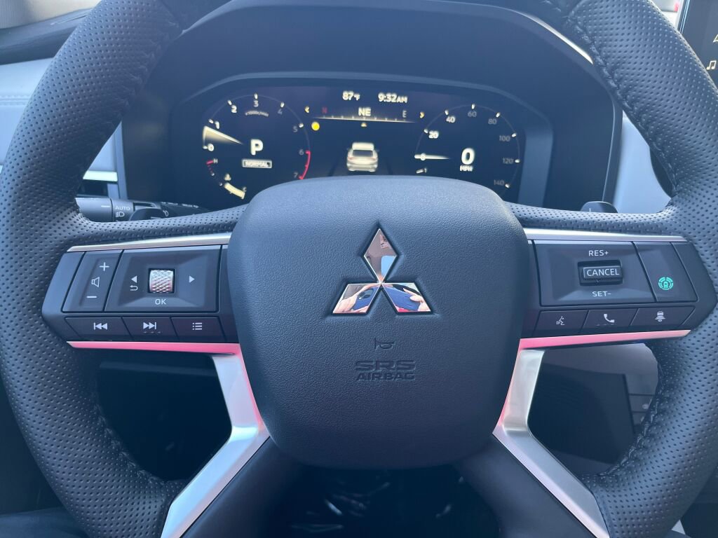 New 2025 Mitsubishi Outlander AWD image 15