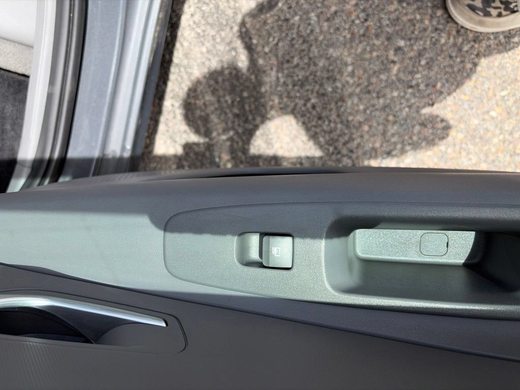 Used 2025 Hyundai Elantra SE FWD image 29