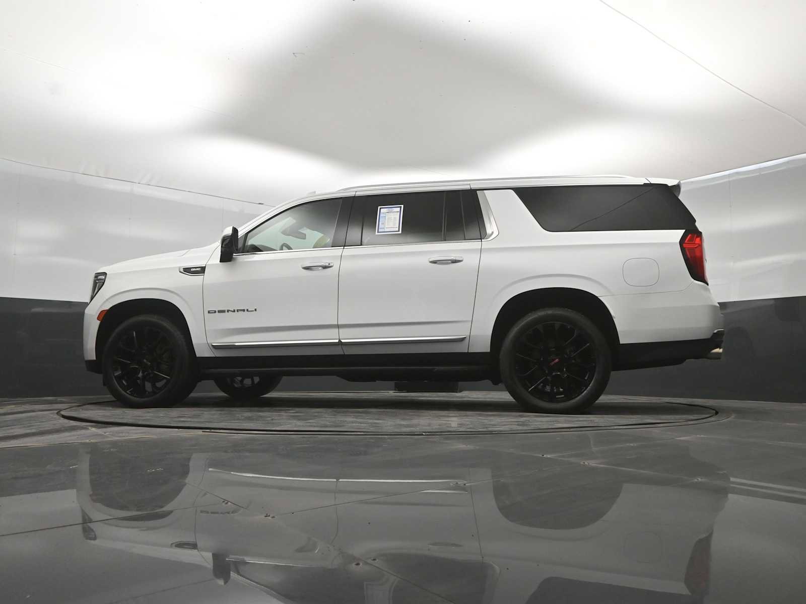 Used 2022 GMC Yukon XL Denali AWD/4WD image 36