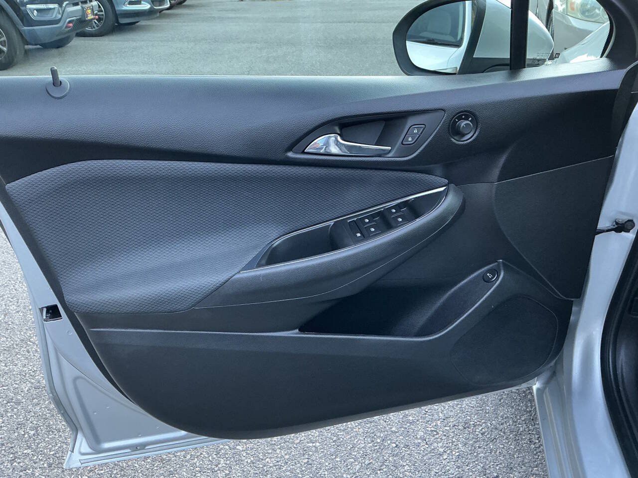 Used 2018 Chevrolet Cruze LT FWD image 16