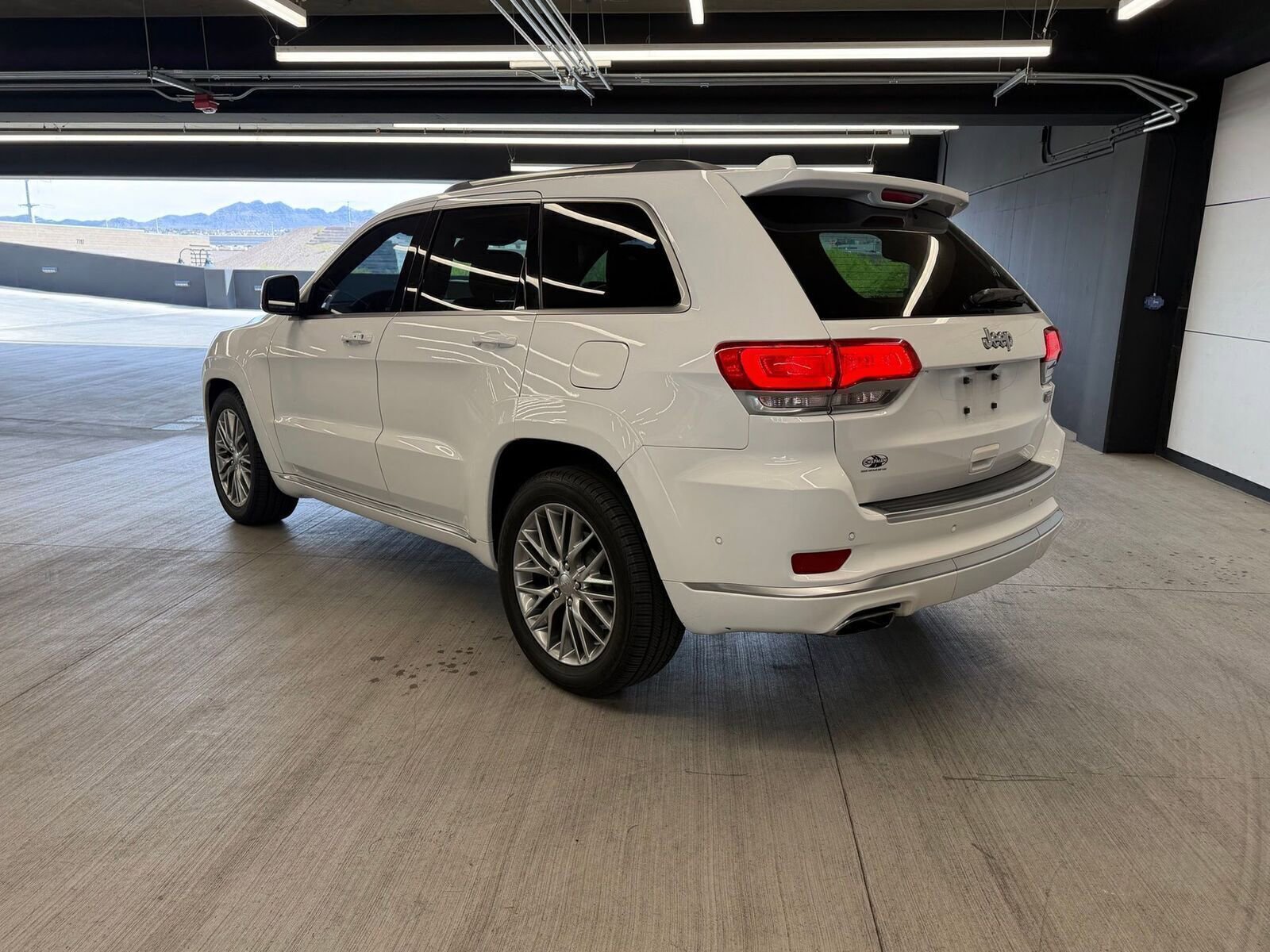 Used 2018 Jeep Grand Cherokee Summit w/ Platinum Series Group image 3